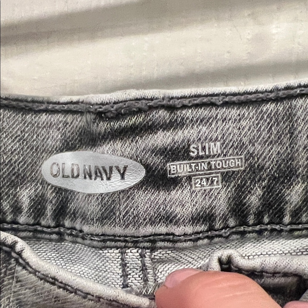Old Navy Men's Washed Gray Slim Jeans - Picture 2 of 9